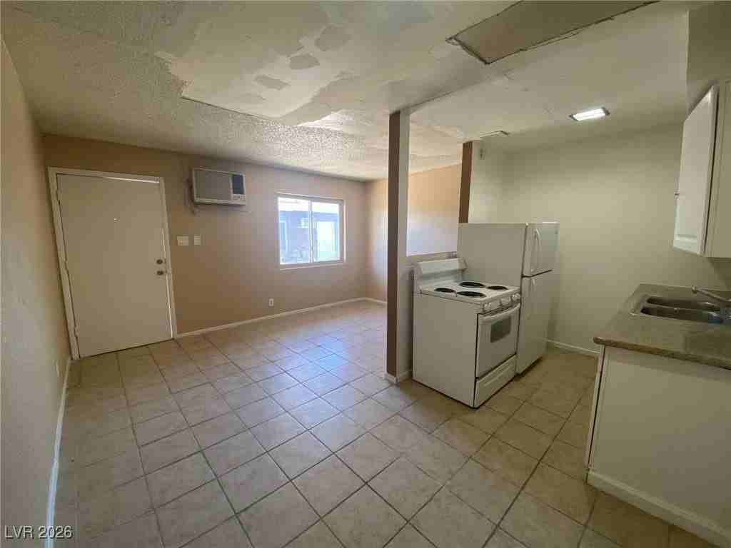 236 W Philadelphia Ave #4 - Photo 2 of 13