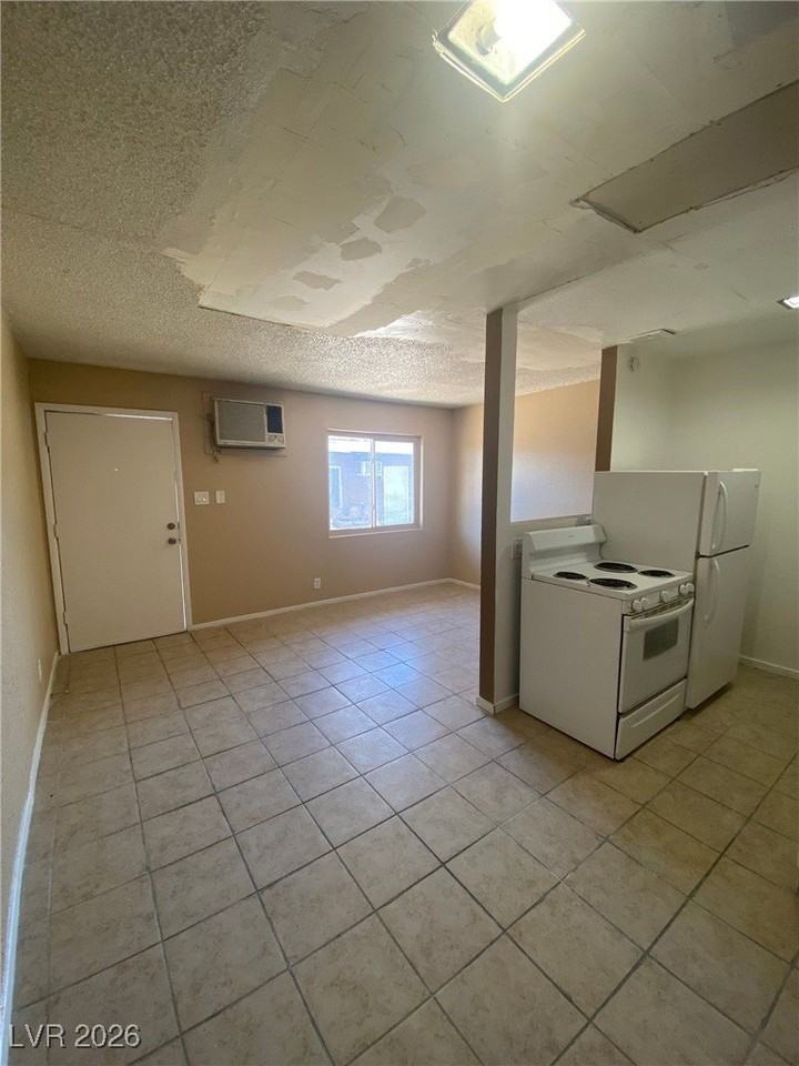 236 W Philadelphia Ave #4 - Photo 5 of 13