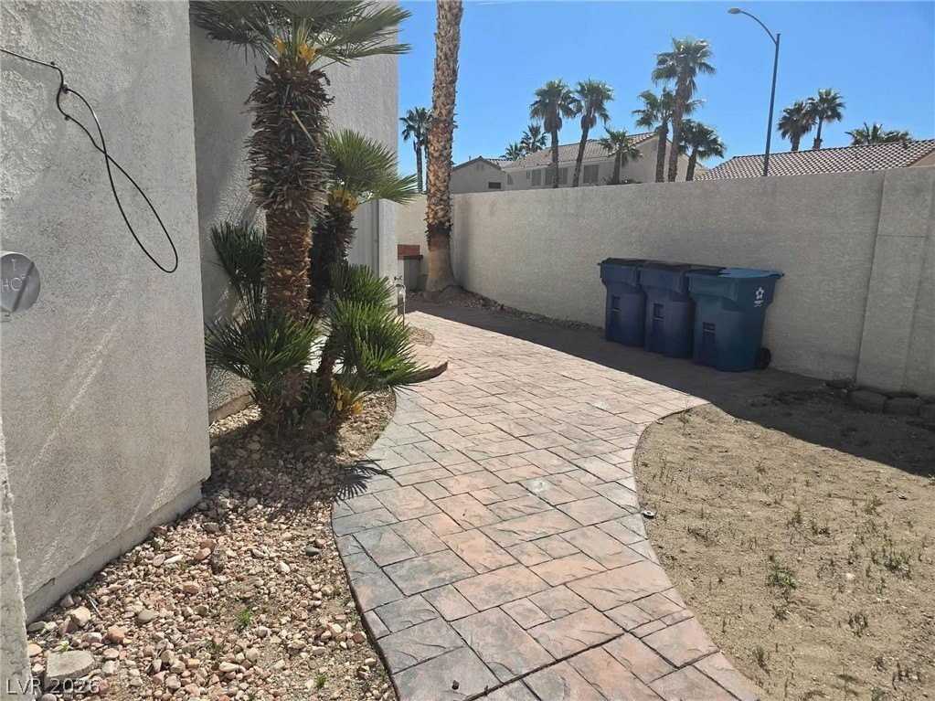 8829 Cornwall Glen Ave - Photo 7 of 50