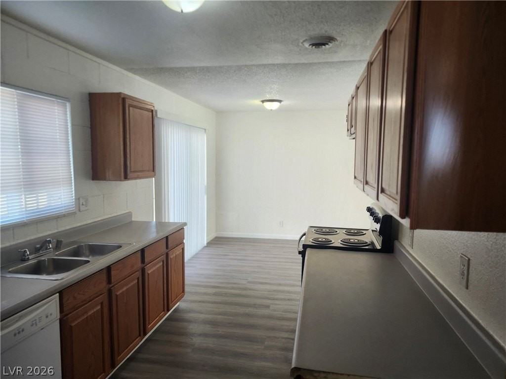 2700 Basswood Ave #NA - Photo 2 of 23
