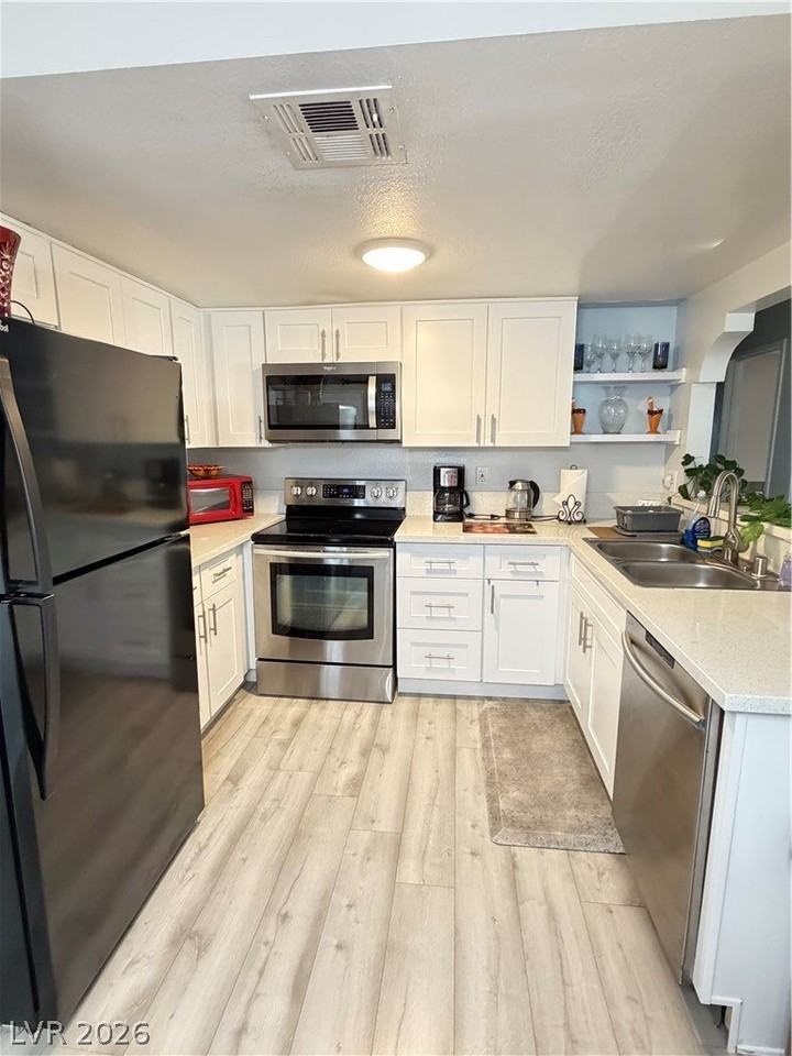 5032 Spencer St #D - Photo 4 of 21