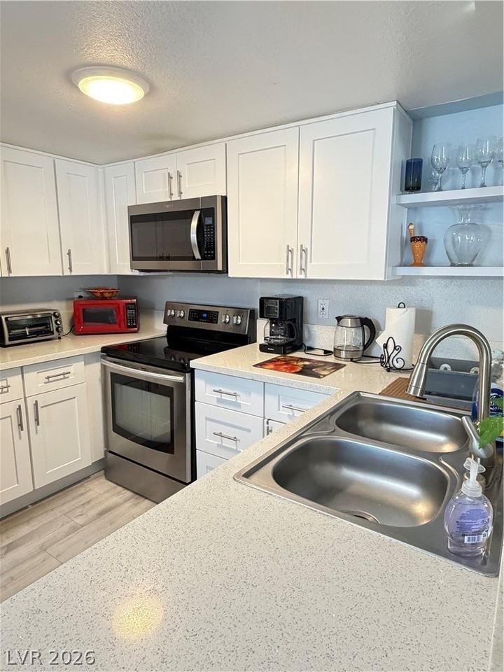 5032 Spencer St #D - Photo 6 of 21