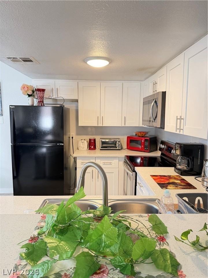 5032 Spencer St #D - Photo 7 of 21