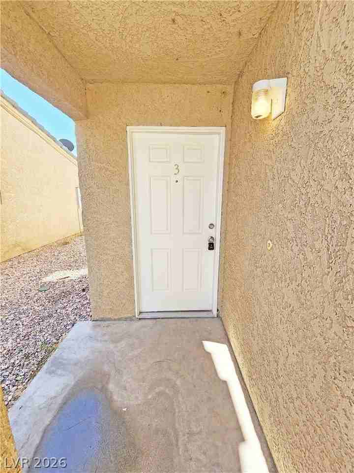 1080 Karen Ct #3 - Photo 4 of 32