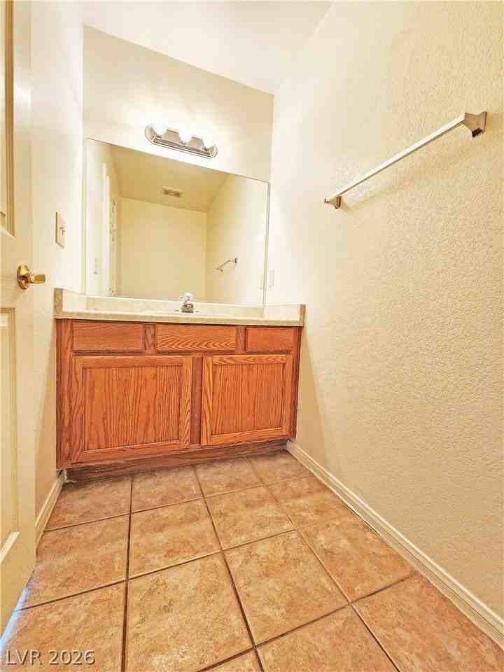 1080 Karen Ct #3 - Photo 6 of 32