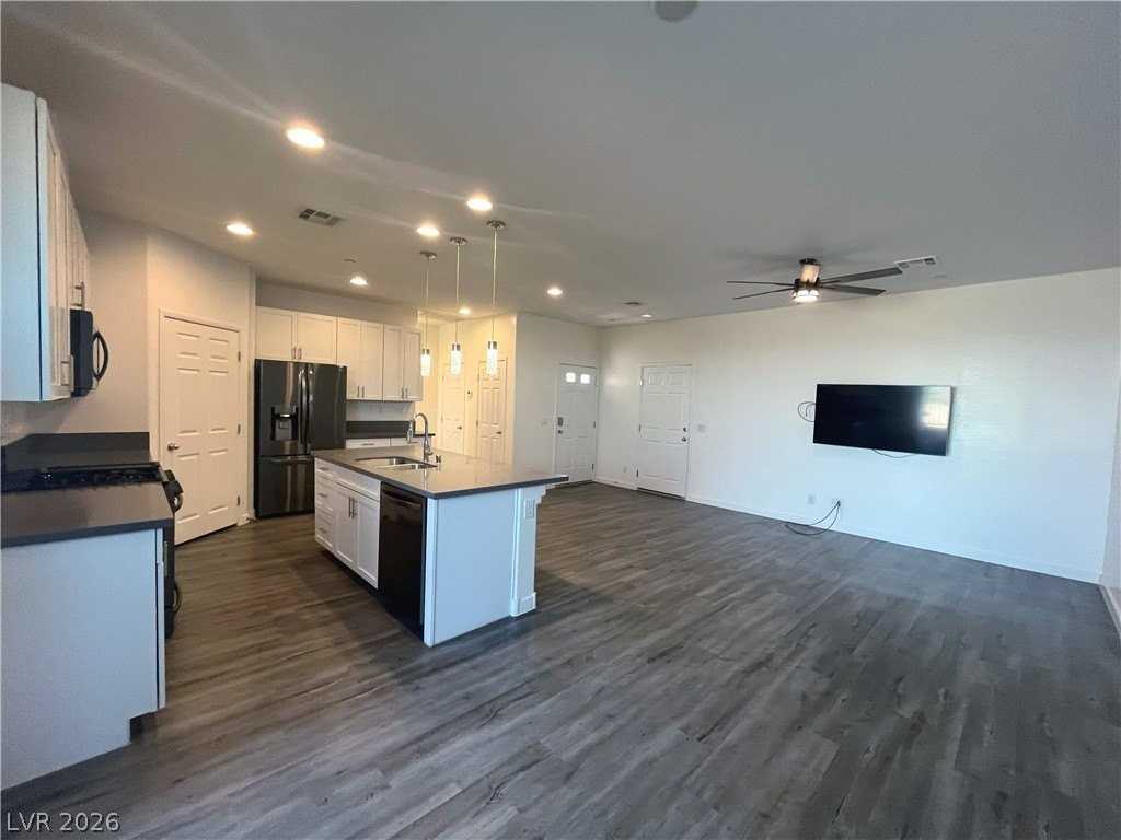 1533 Franklin Ln - Photo 6 of 50