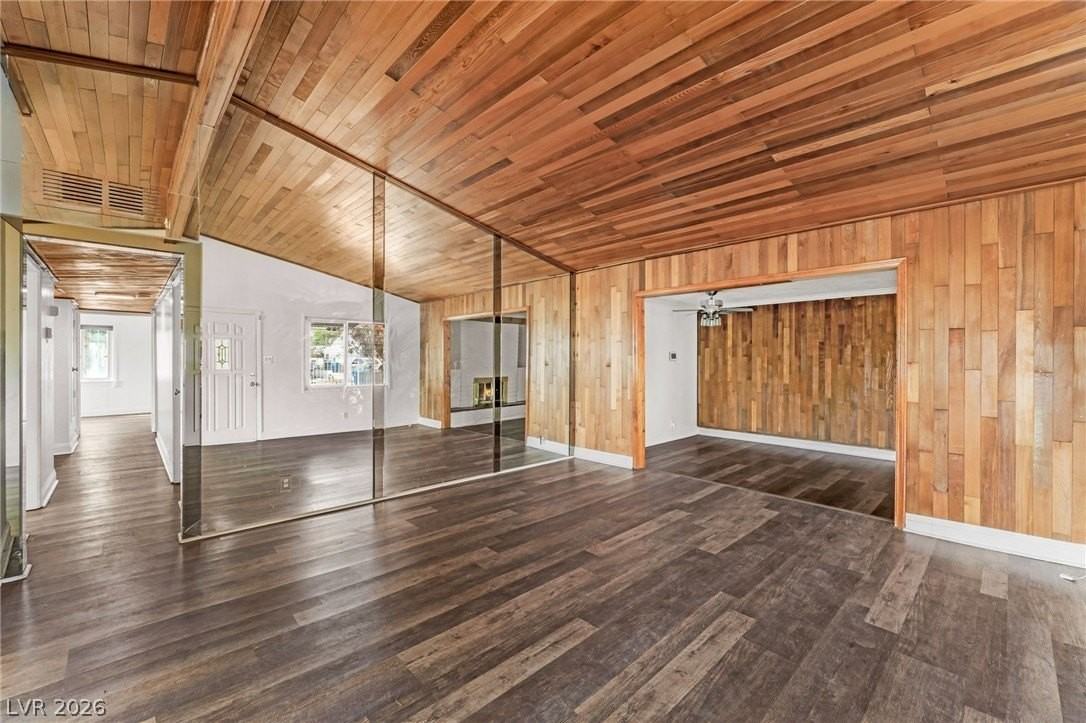 1828 Hassett Ave - Photo 5 of 40