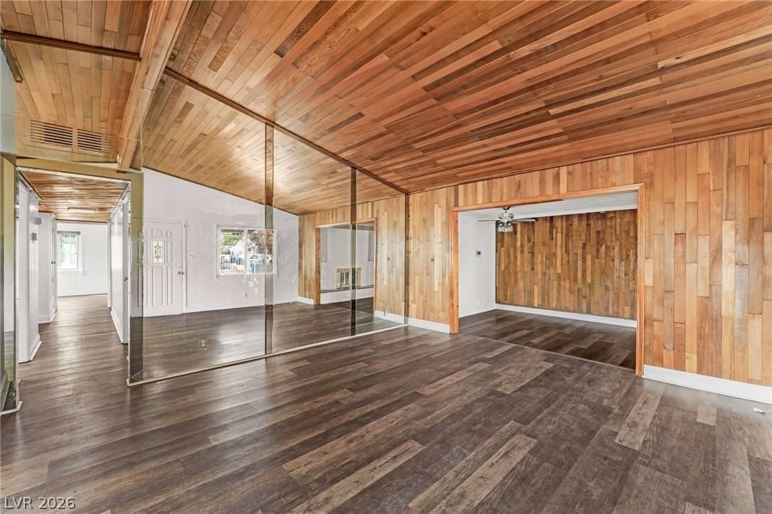 1828 Hassett Ave - Photo 6 of 40