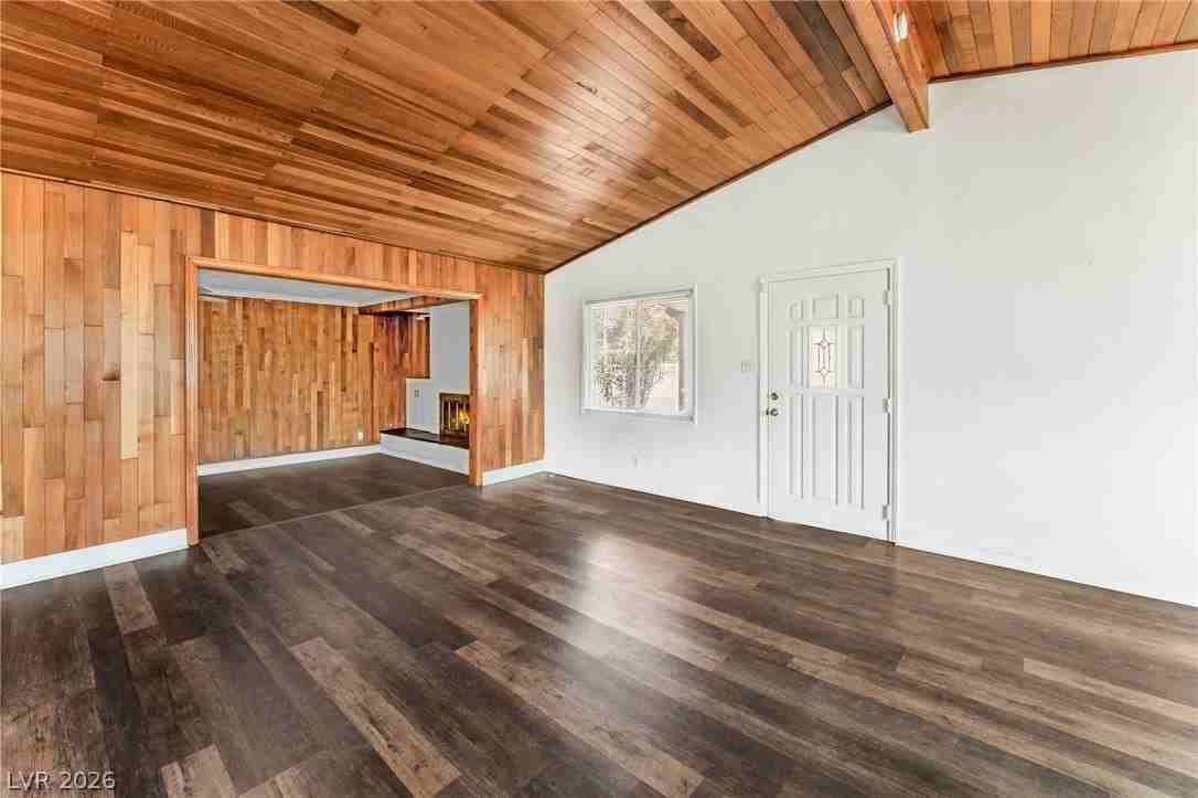 1828 Hassett Ave - Photo 7 of 40