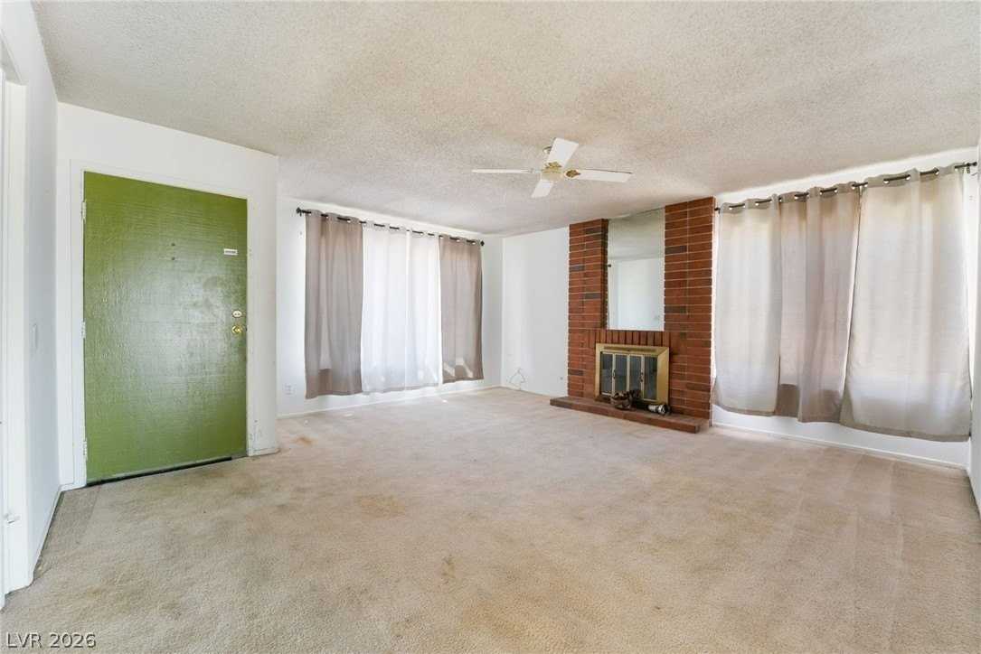 2102 E Russell Rd - Photo 4 of 35