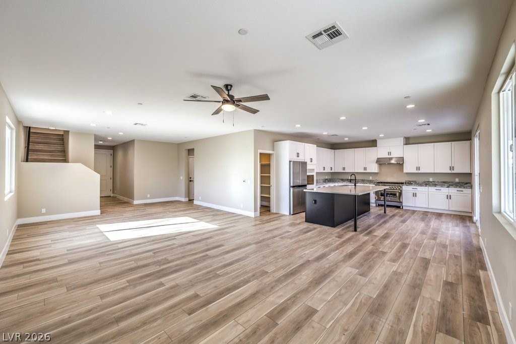 729 N Milan St - Photo 5 of 18
