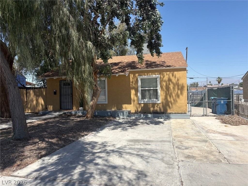 611 Bell Dr - Photo 2 of 21
