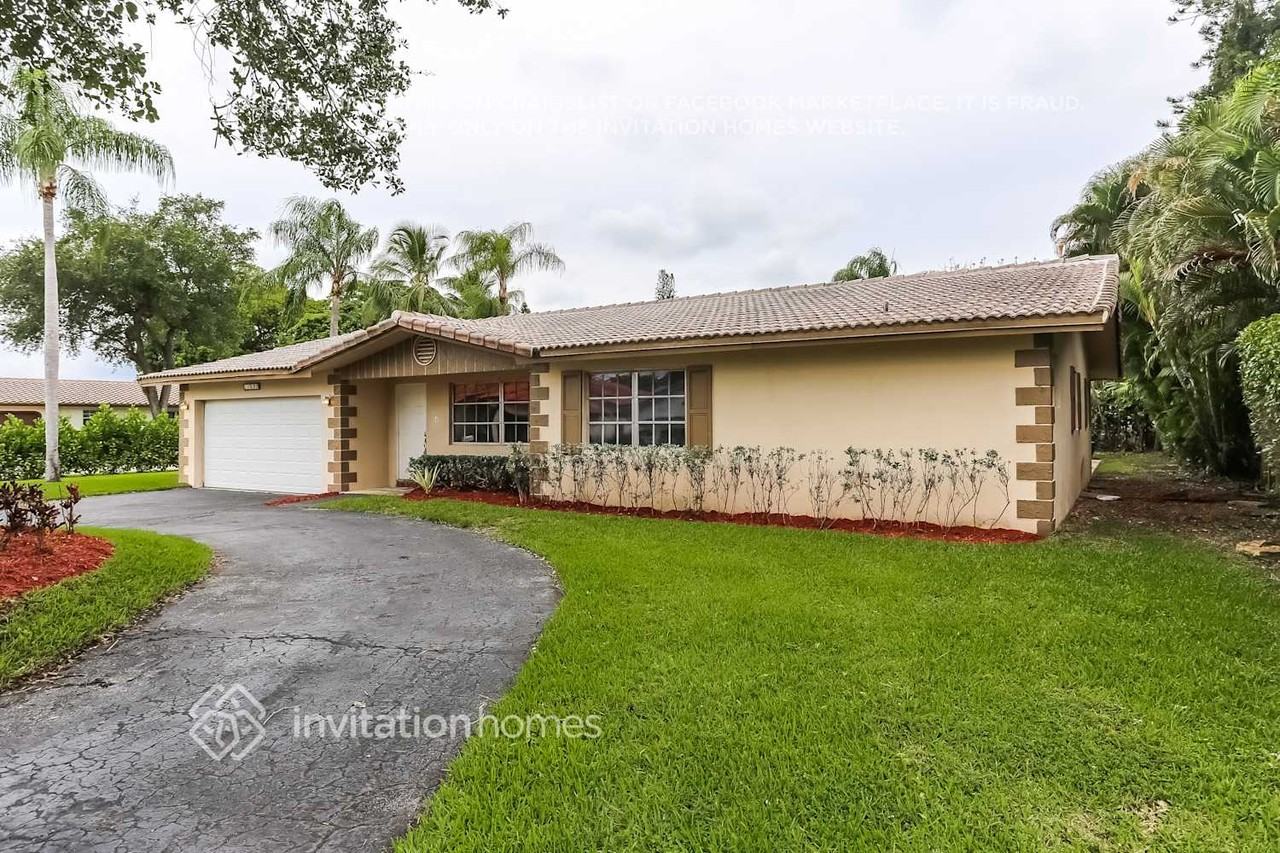 11090 Glenwood Dr - Photo 2 of 12