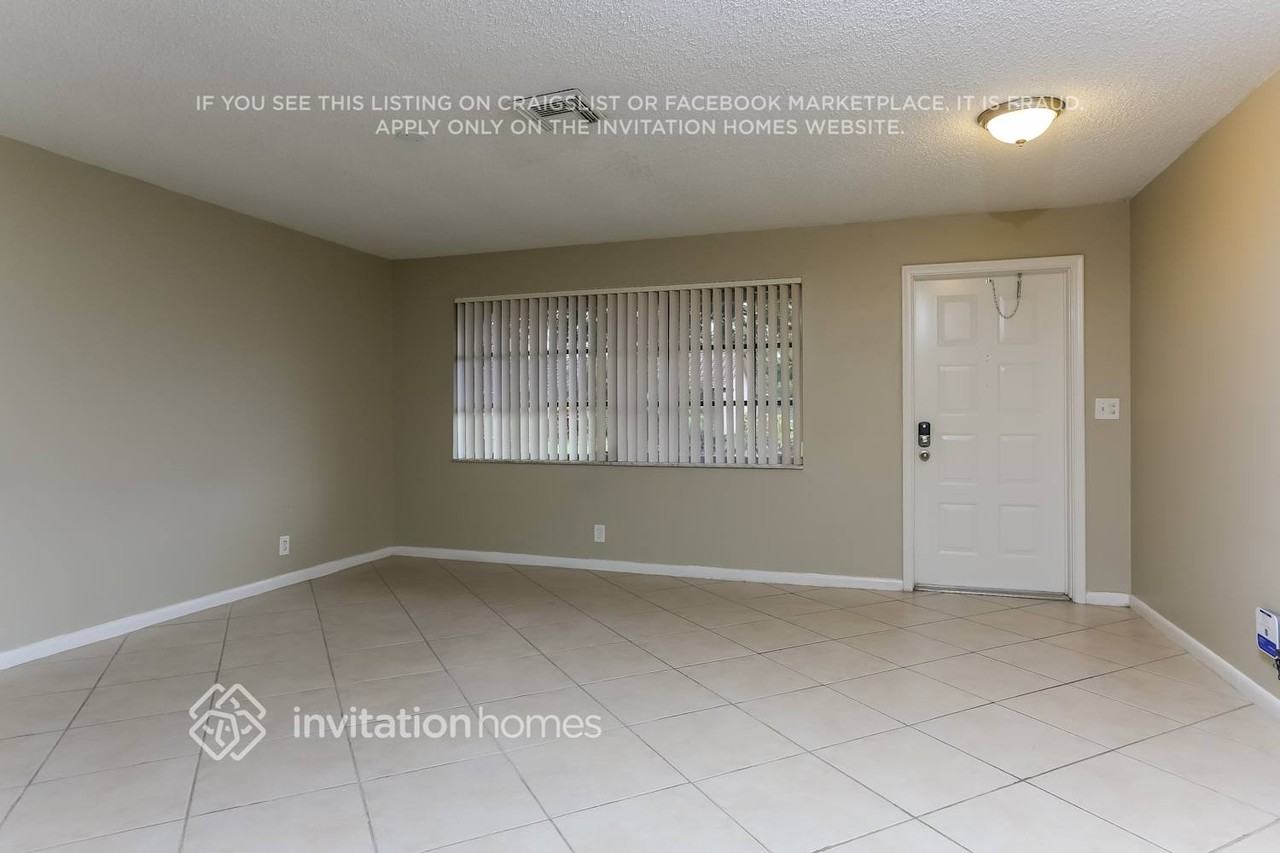 11090 Glenwood Dr - Photo 4 of 12