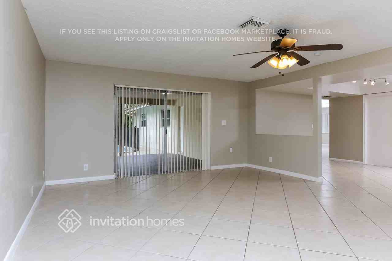 11090 Glenwood Dr - Photo 5 of 12