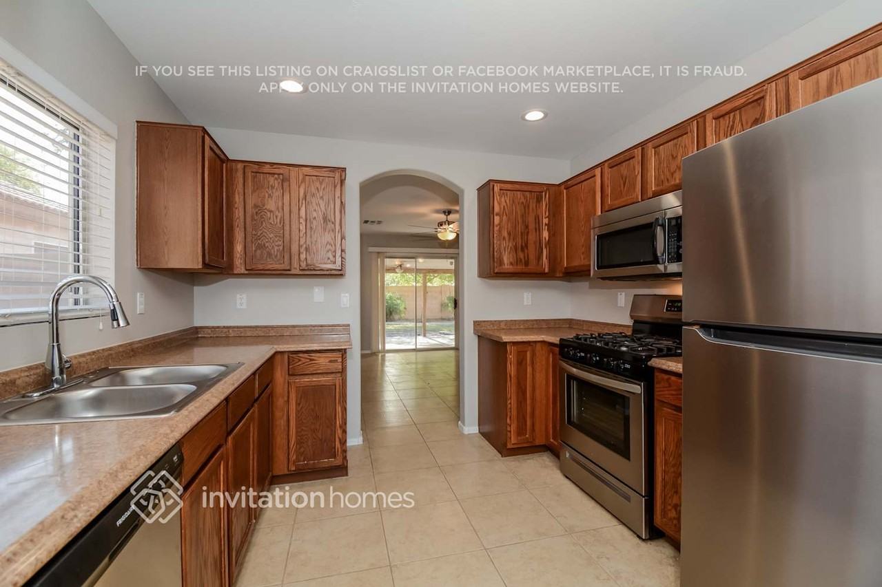 12441 W Willow Ave - Photo 6 of 16