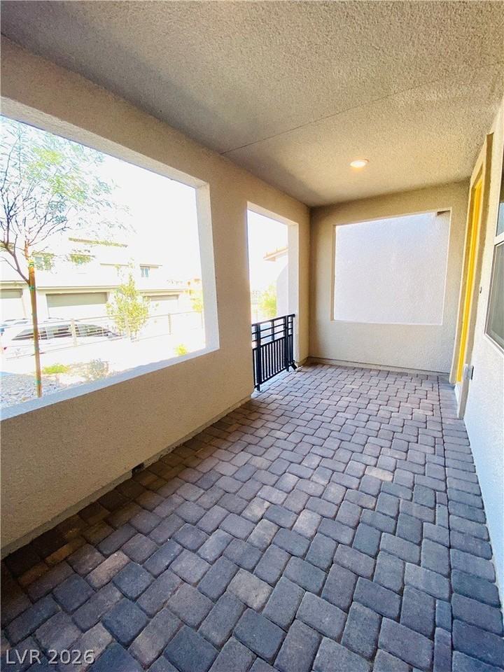 11597 Alpine Cove Ave - Photo 4 of 38