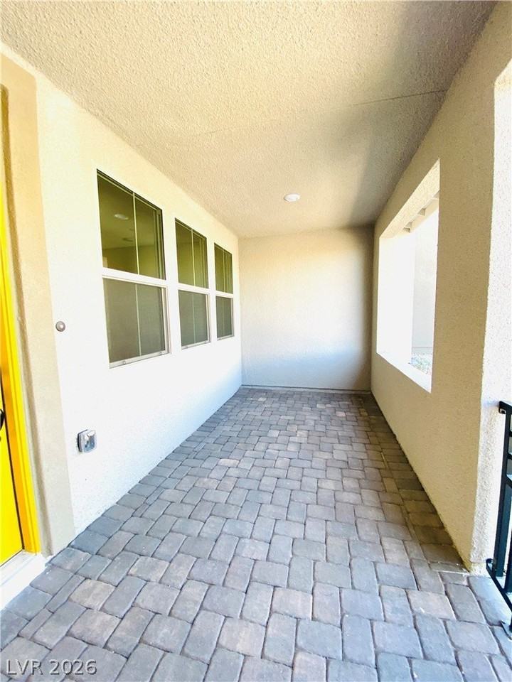 11597 Alpine Cove Ave - Photo 5 of 38