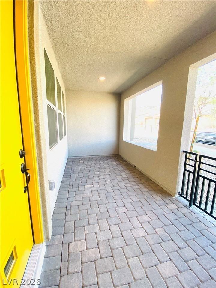 11597 Alpine Cove Ave - Photo 6 of 38