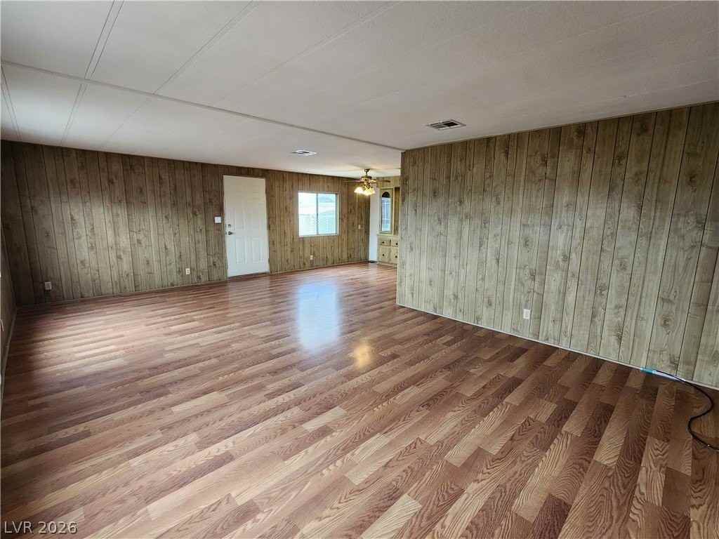 1111 W Hardy Ln - Photo 4 of 38