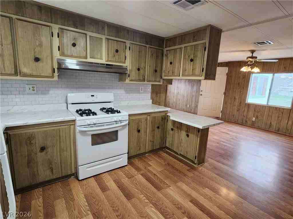 1111 W Hardy Ln - Photo 6 of 38