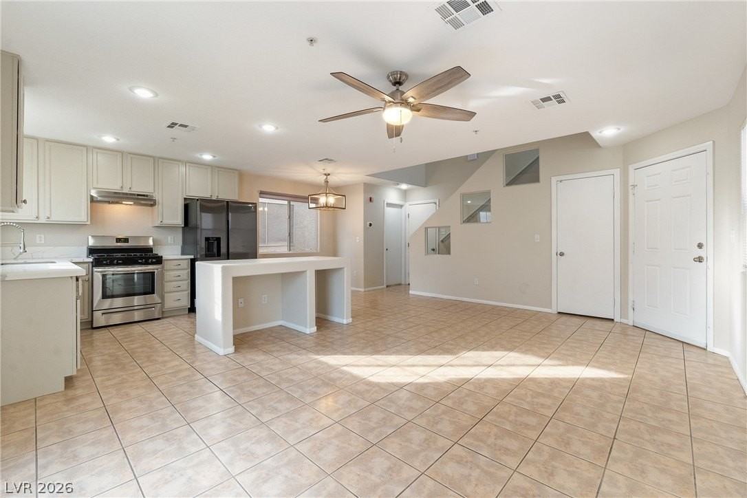 3211 Sunrise Cove Ave - Photo 4 of 32