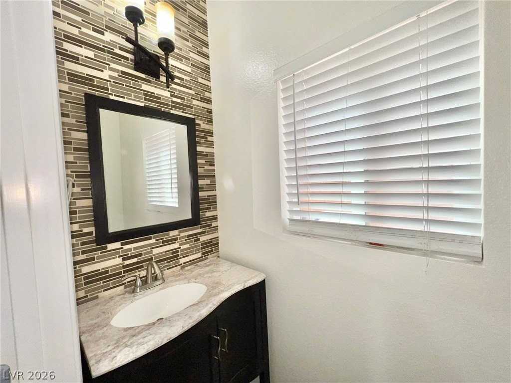 8412 Golden Amber St - Photo 4 of 32