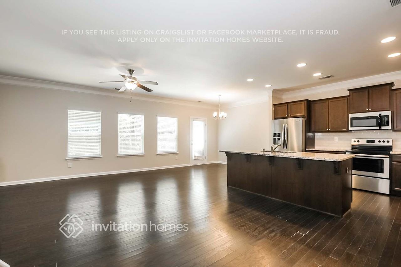 255 Green Bridge Ct - Photo 3 of 16