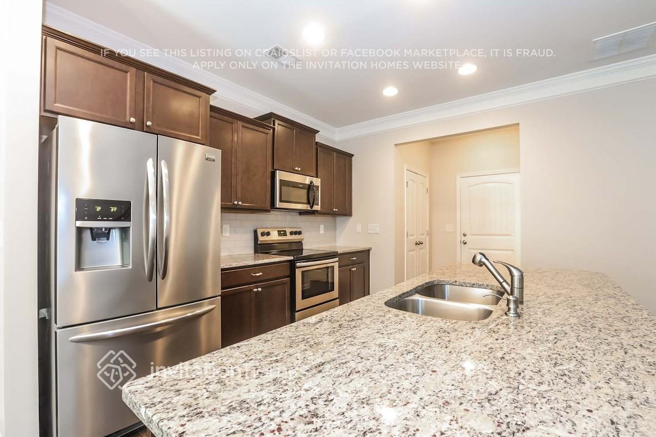 255 Green Bridge Ct - Photo 4 of 16