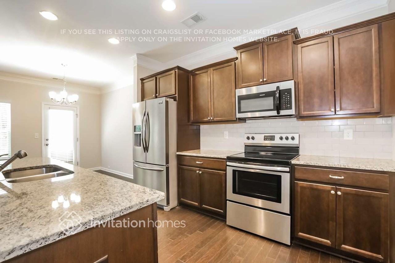 255 Green Bridge Ct - Photo 5 of 16