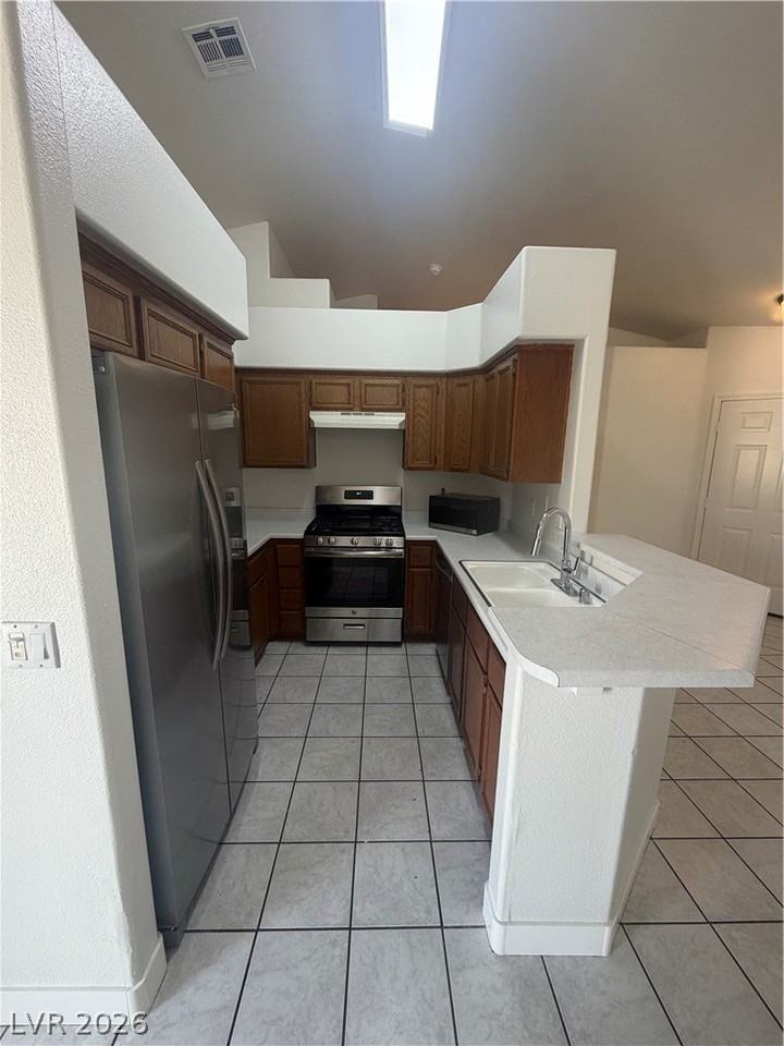 7505 Flat Rock St - Photo 5 of 20