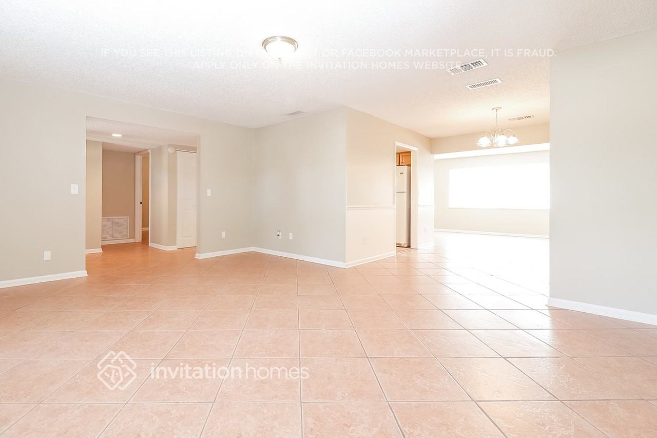 12111 92nd Way - Photo 4 of 22