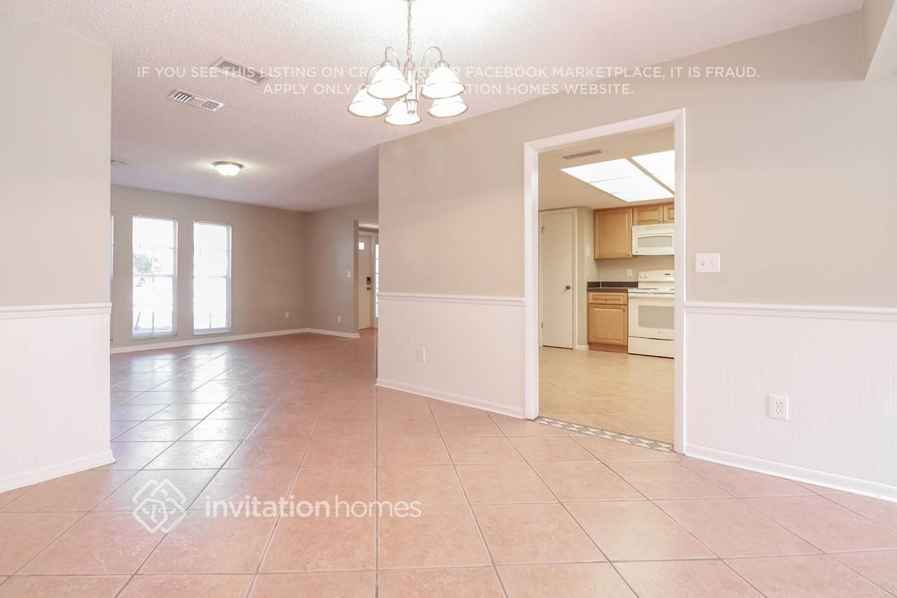 12111 92nd Way - Photo 7 of 22