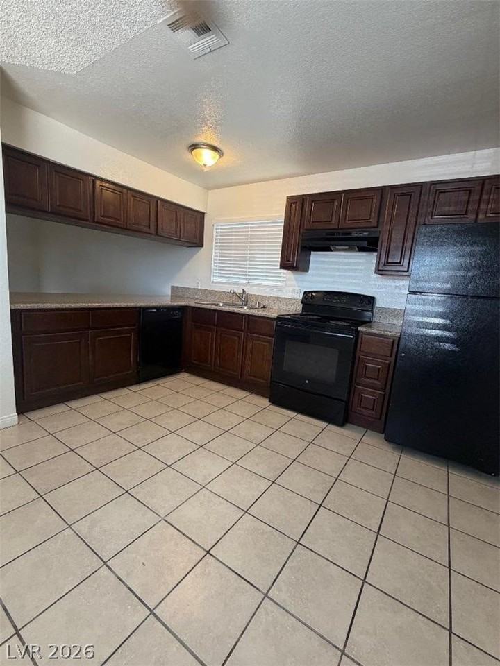 5218 Greene Ln #B - Photo 3 of 9