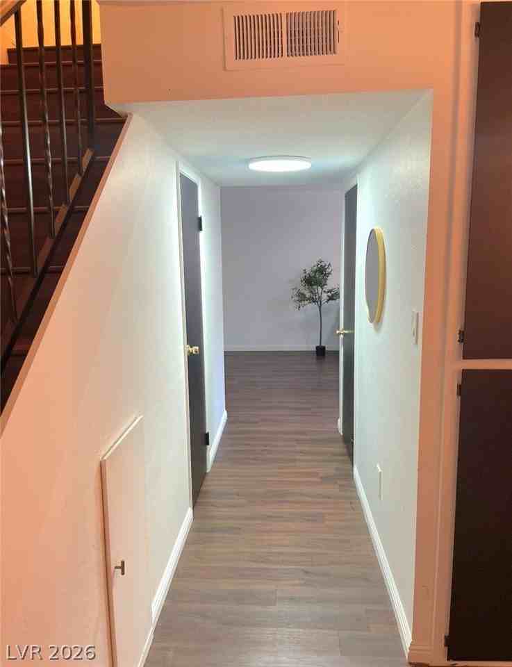 1460 Hialeah Dr #B - Photo 7 of 19