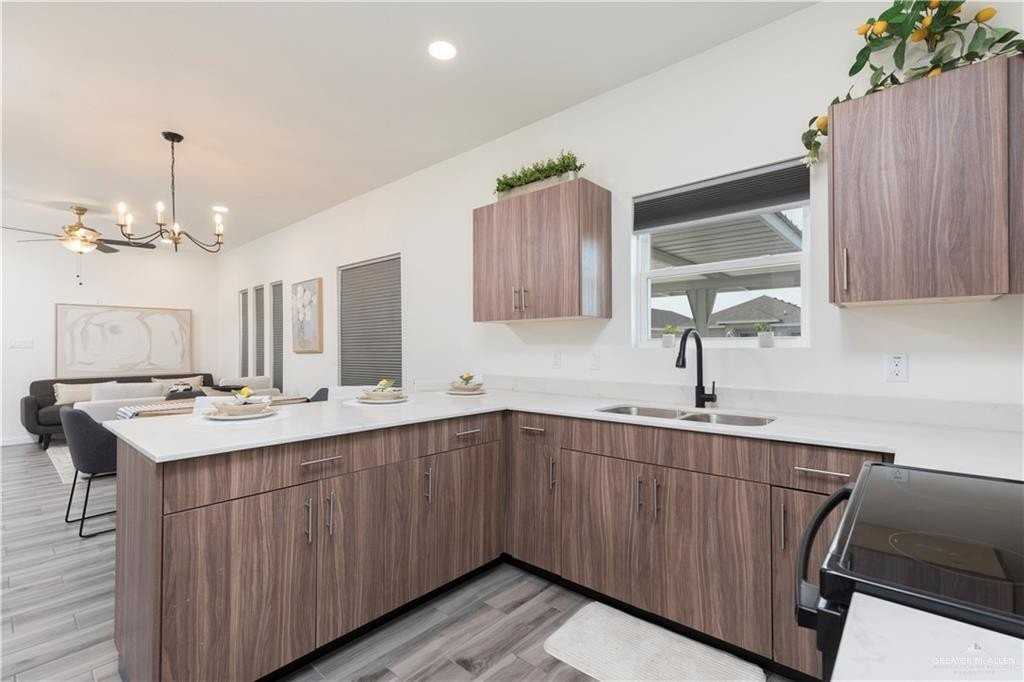 1006 N Clarence Ave #2 - Photo 3 of 15