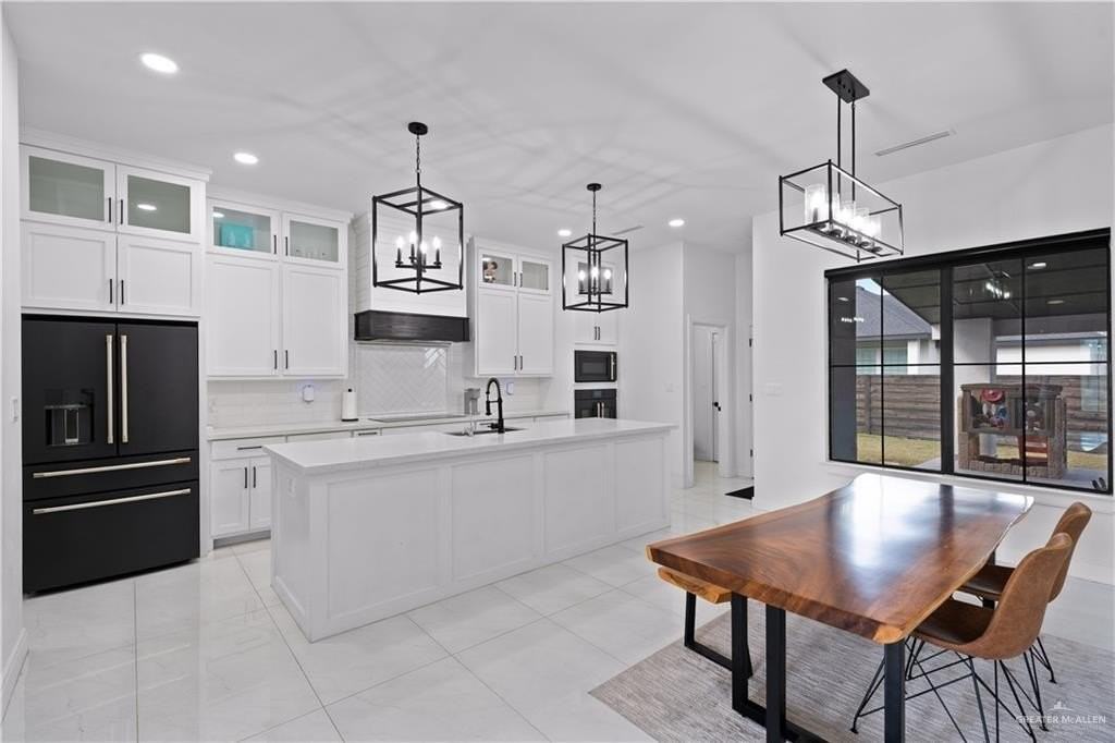 1615 Lago Delton - Photo 4 of 23