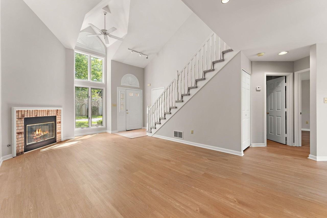 1542 W 93rd Ct - Photo 2 of 25