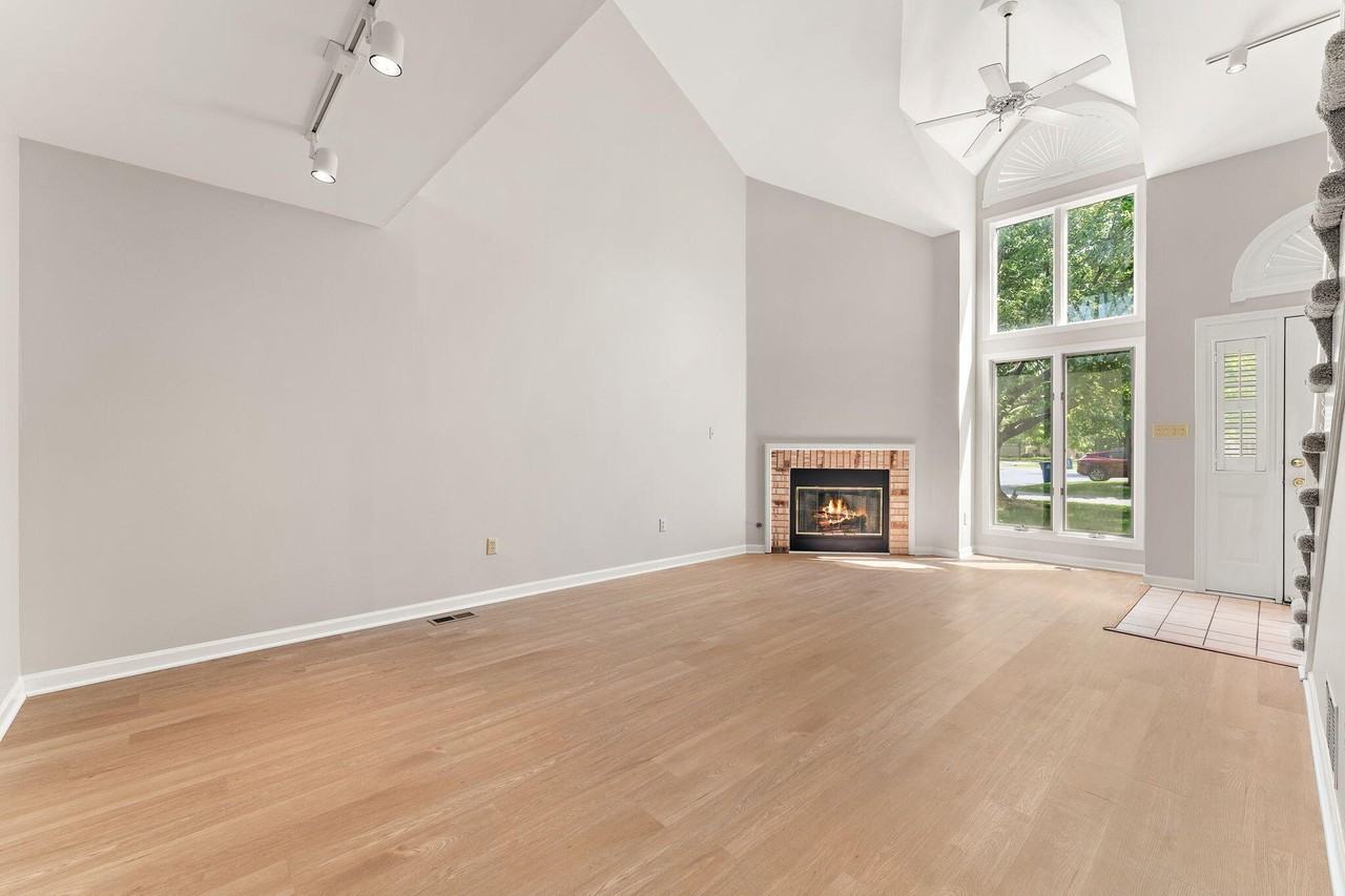 1542 W 93rd Ct - Photo 3 of 25