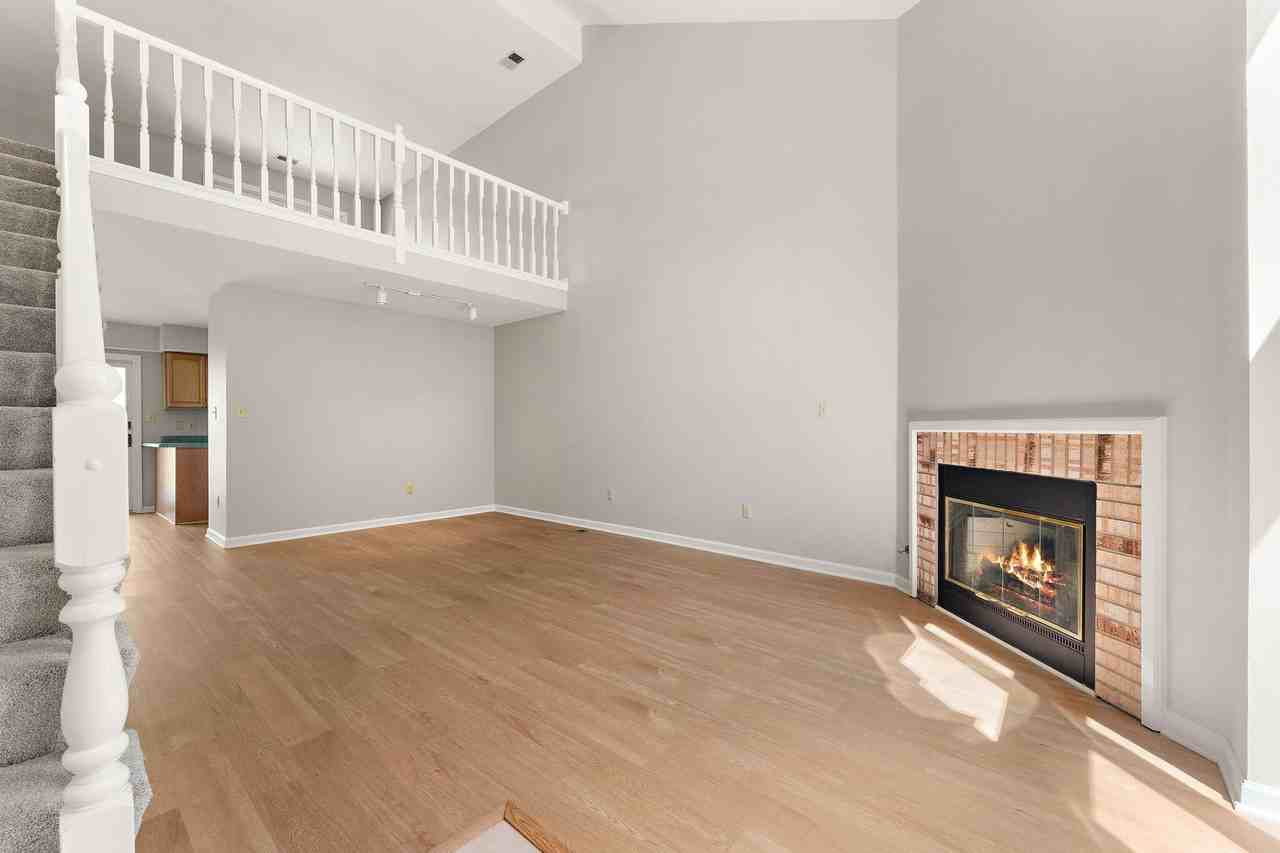 1542 W 93rd Ct - Photo 4 of 25