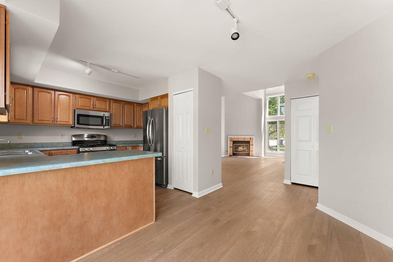 1542 W 93rd Ct - Photo 7 of 25