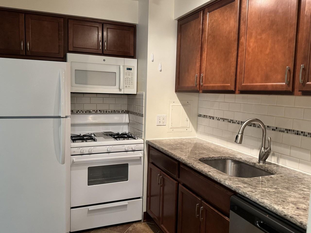 1249 Island Dr #102 - Photo 5 of 19