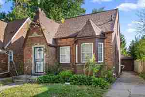 featured image of 10042 Grayton St