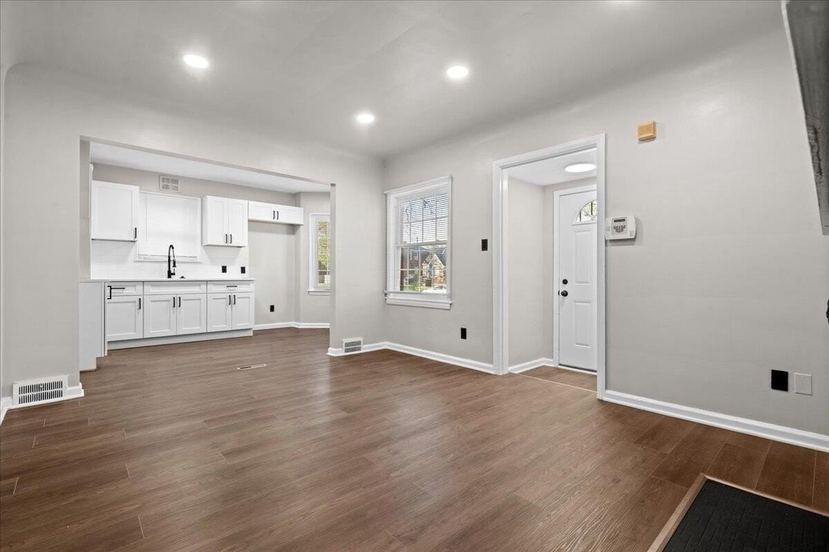 10042 Grayton St - Photo 3 of 24