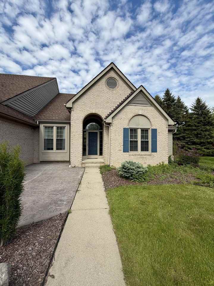 6961 Suncrest Dr - Photo 4 of 34
