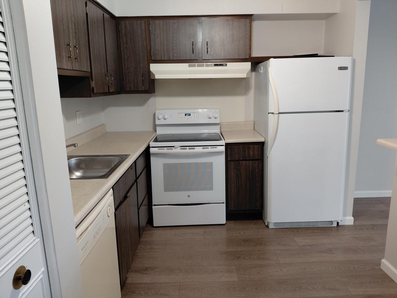 7513 Woodview St - Photo 5 of 15