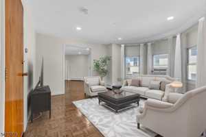 featured image of 633 Mcgillvray Pl