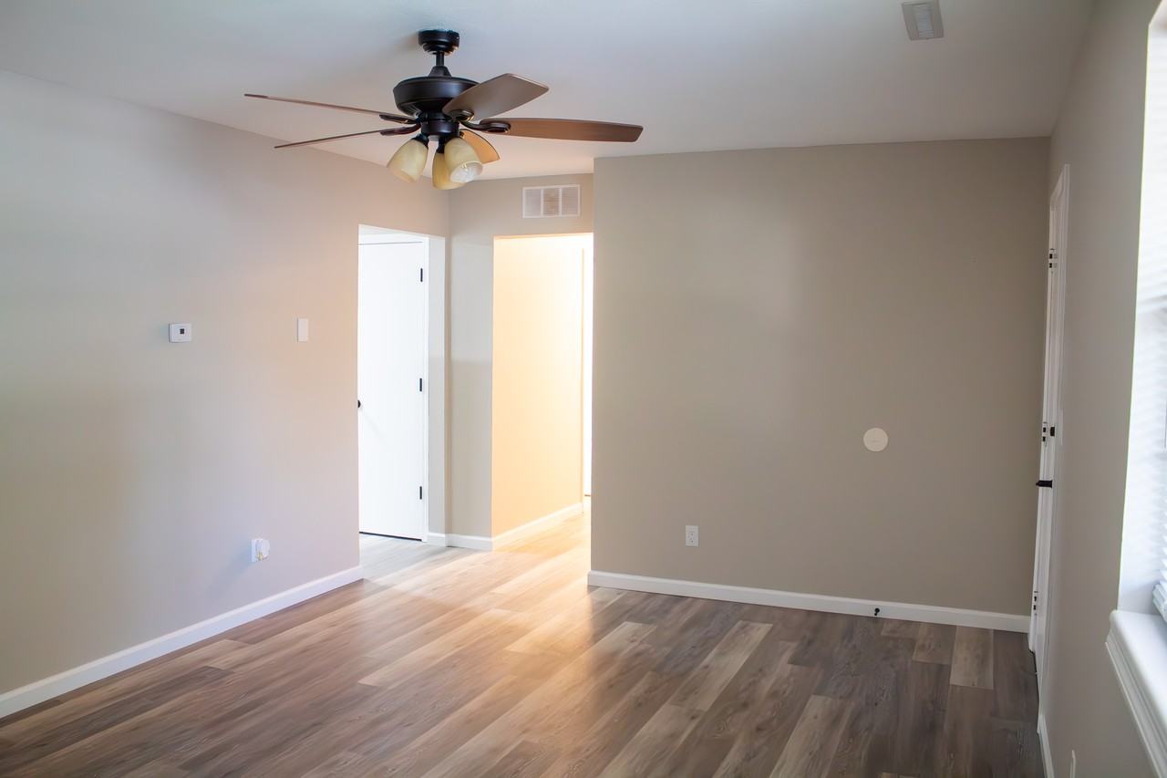 542 N Glacier Dr #1 - Photo 3 of 20