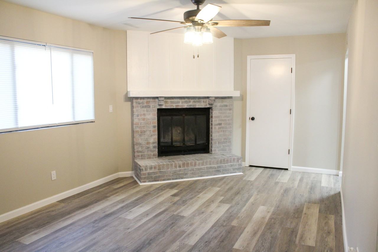 459 N Shiloh Ave #1 - Photo 3 of 20