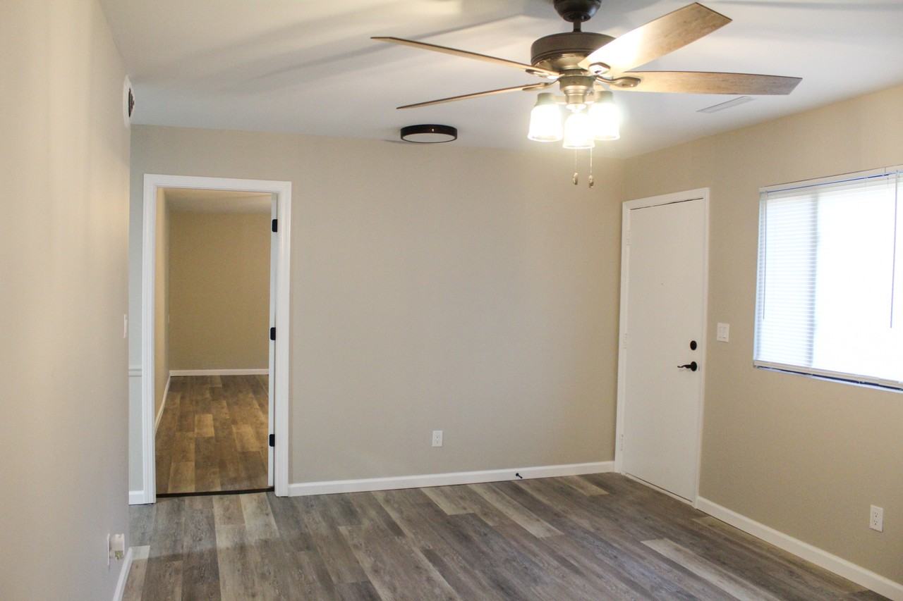 459 N Shiloh Ave #1 - Photo 5 of 20